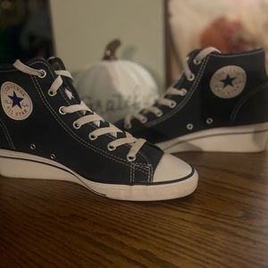 High top blue converse size 7 like new